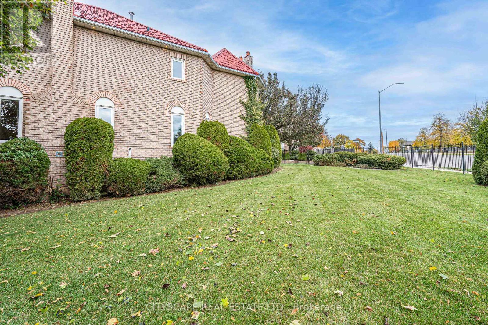 3721 Trelawny Circle, Mississauga, ON - Outdoor