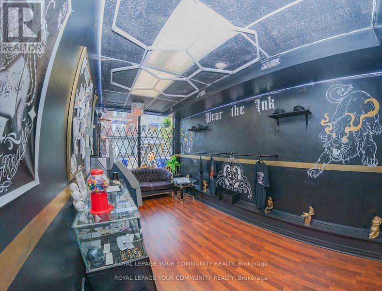 821 Bloor Street W, Toronto, ON