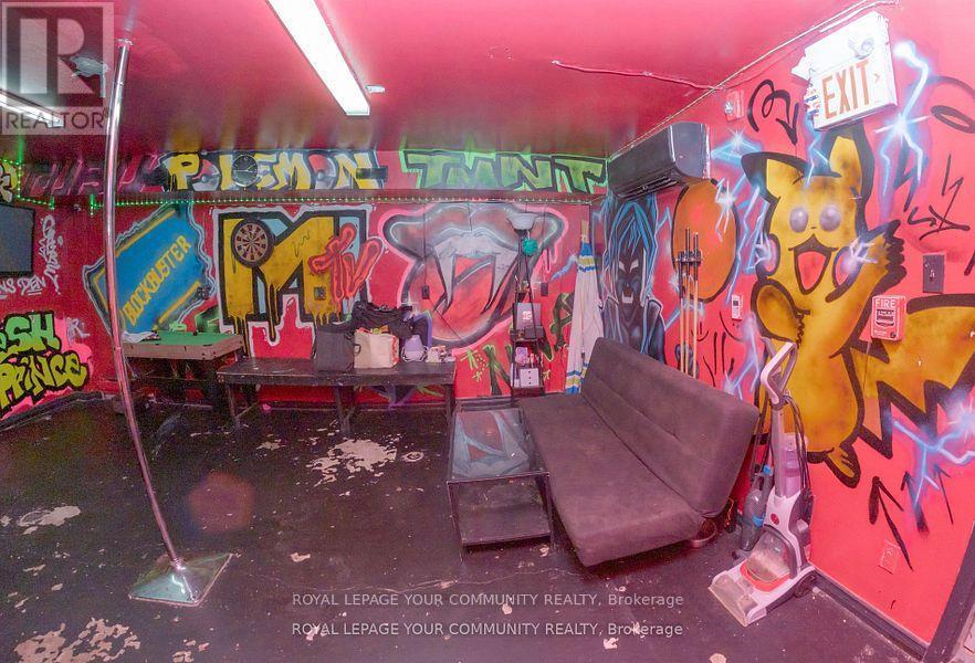 821 Bloor Street W, Toronto, ON