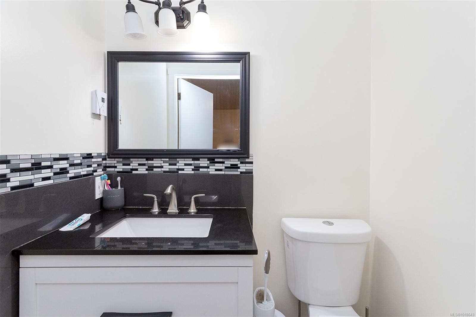 2377 Robertson Rd, Shawnigan Lake, BC