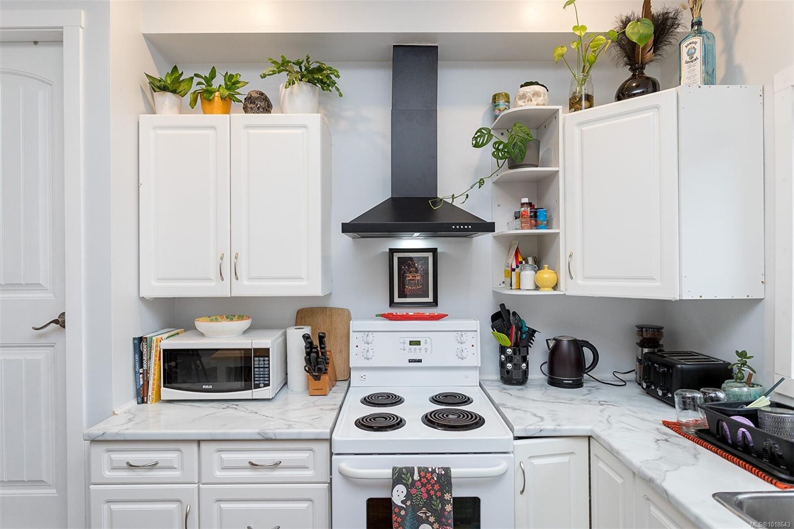 2377 Robertson Rd, Shawnigan Lake, BC