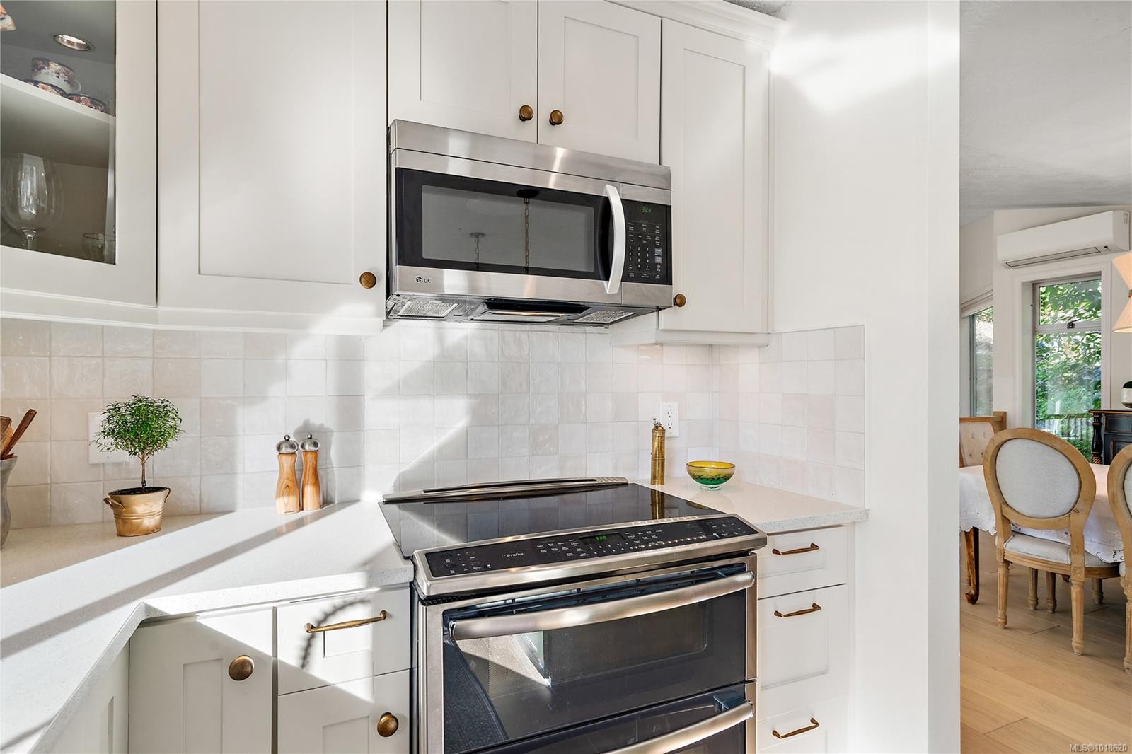 21-909 Carolwood Dr, Saanich, BC