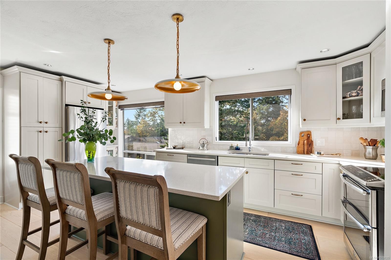 21-909 Carolwood Dr, Saanich, BC