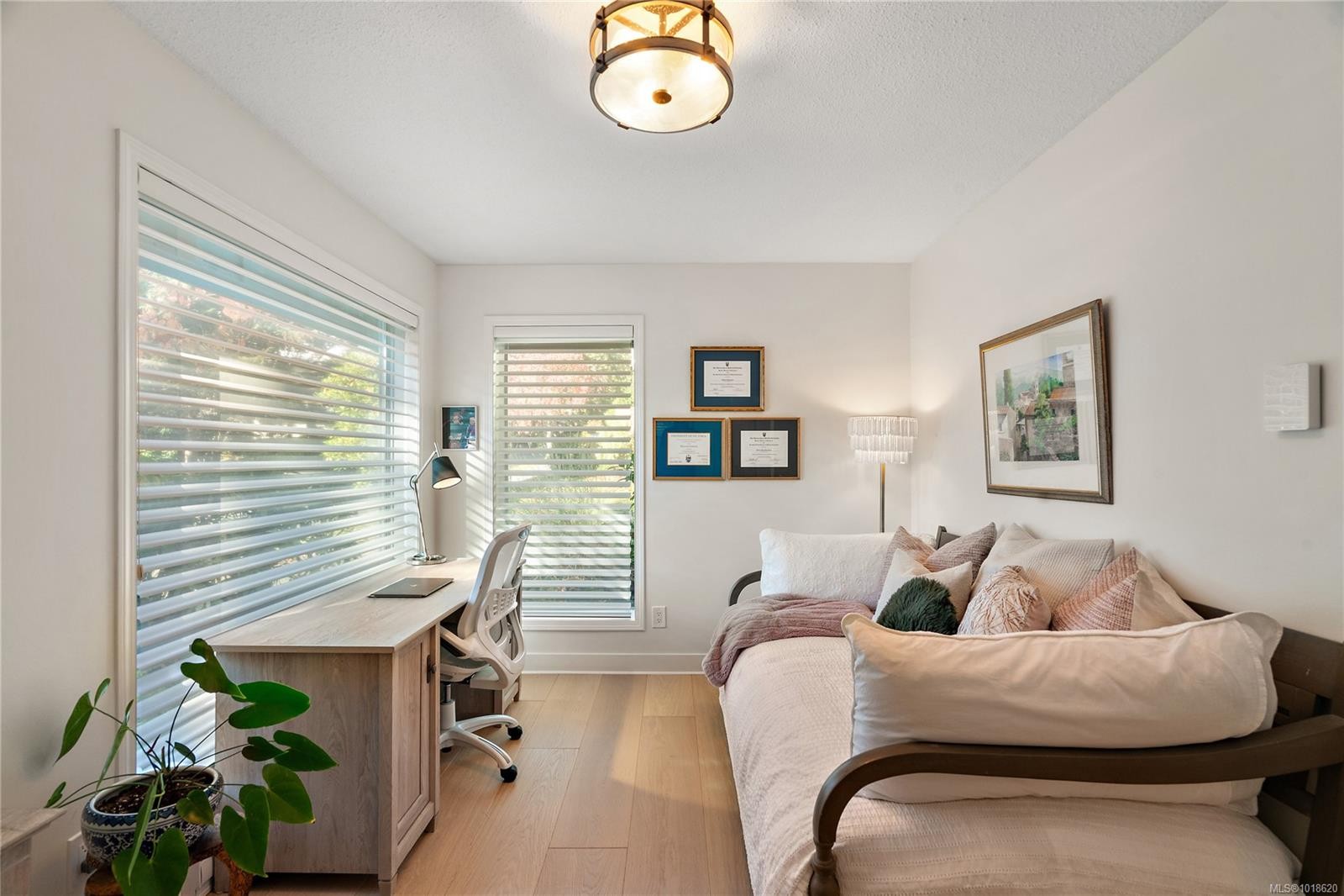 21-909 Carolwood Dr, Saanich, BC