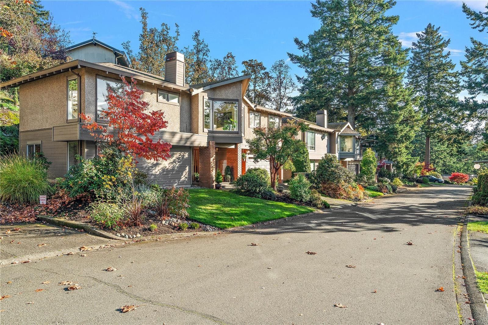 21-909 Carolwood Dr, Saanich, BC