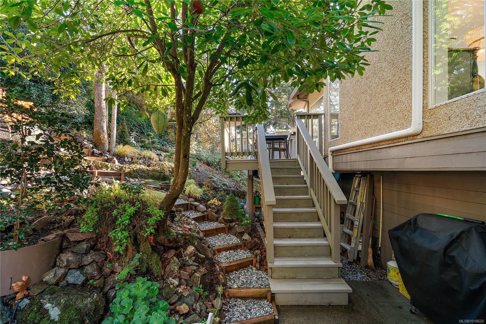 21-909 Carolwood Dr, Saanich, BC