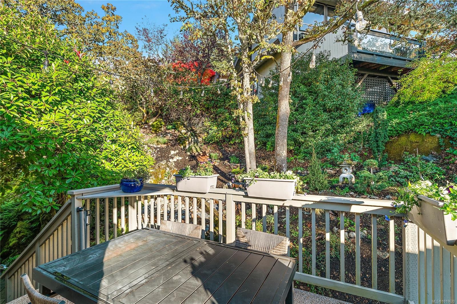 21-909 Carolwood Dr, Saanich, BC