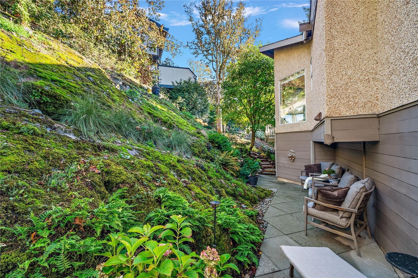 21-909 Carolwood Dr, Saanich, BC