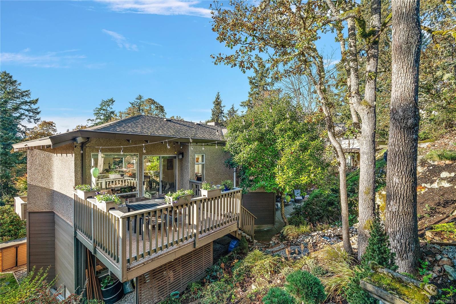 21-909 Carolwood Dr, Saanich, BC