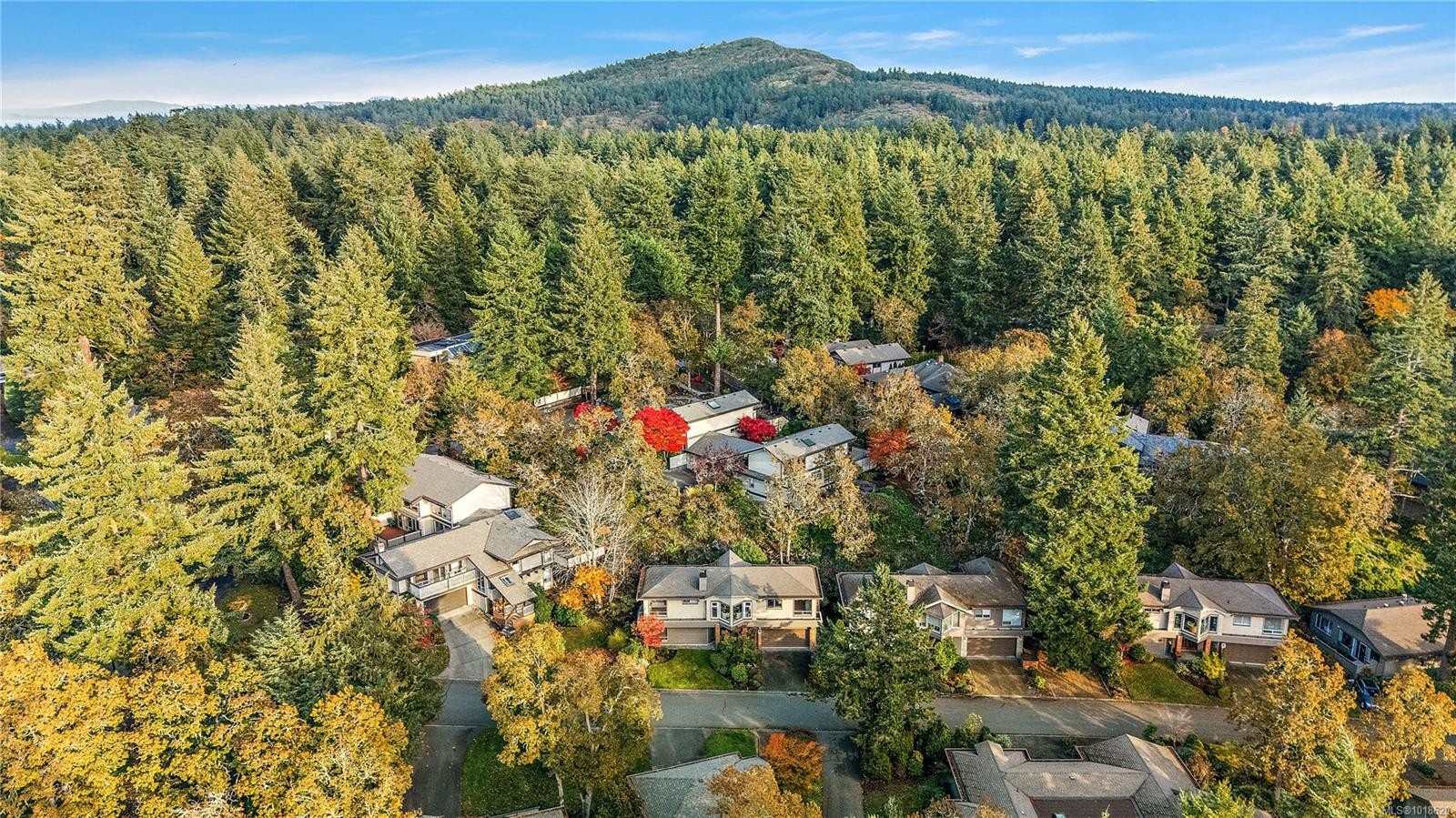 21-909 Carolwood Dr, Saanich, BC