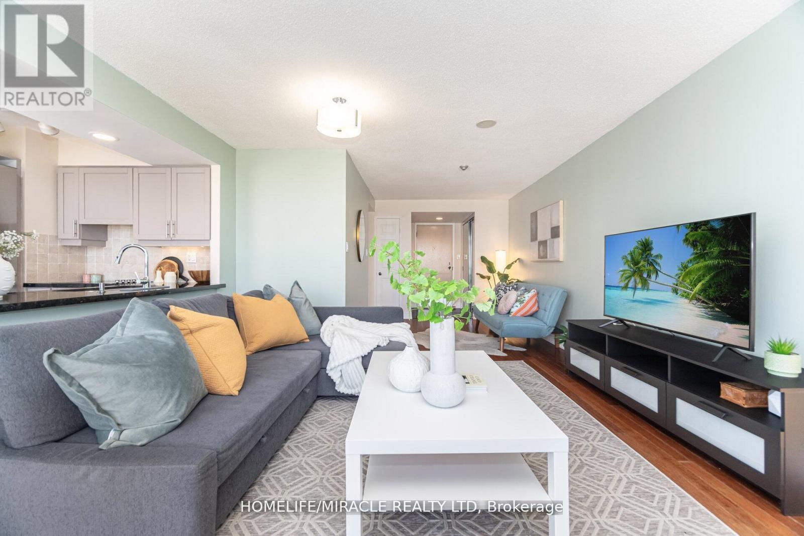 #1701 - 50 Eglinton Ave W, Mississauga, ON - Indoor Photo Showing Living Room