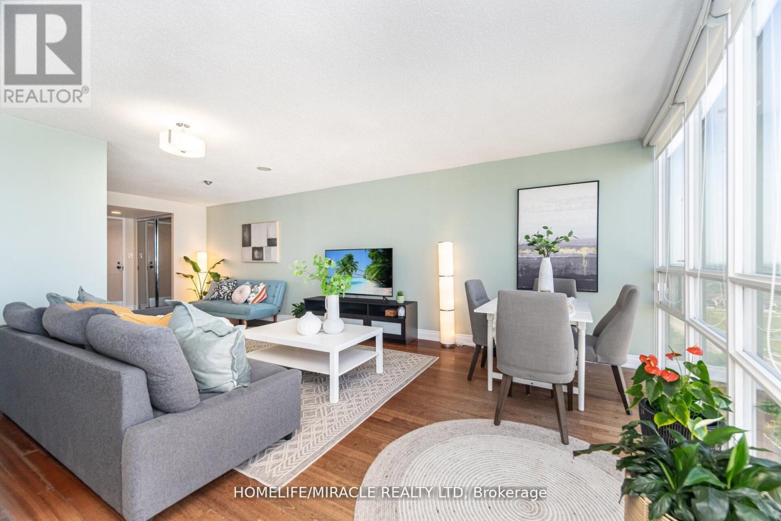 #1701 - 50 Eglinton Ave W, Mississauga, ON - Indoor Photo Showing Living Room
