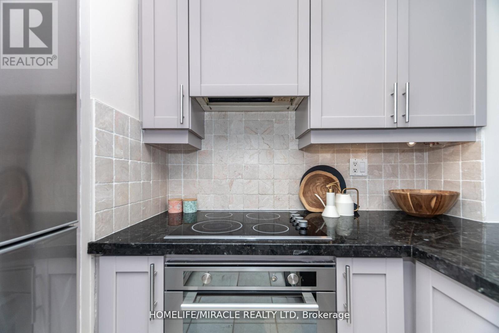 #1701 - 50 Eglinton Ave W, Mississauga, ON - Indoor Photo Showing Kitchen With Upgraded Kitchen