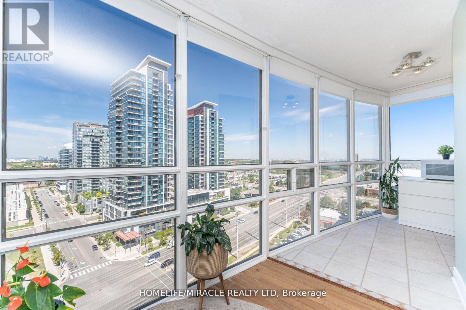 #1701 - 50 Eglinton Ave W, Mississauga, ON - Photo Showing Other Room