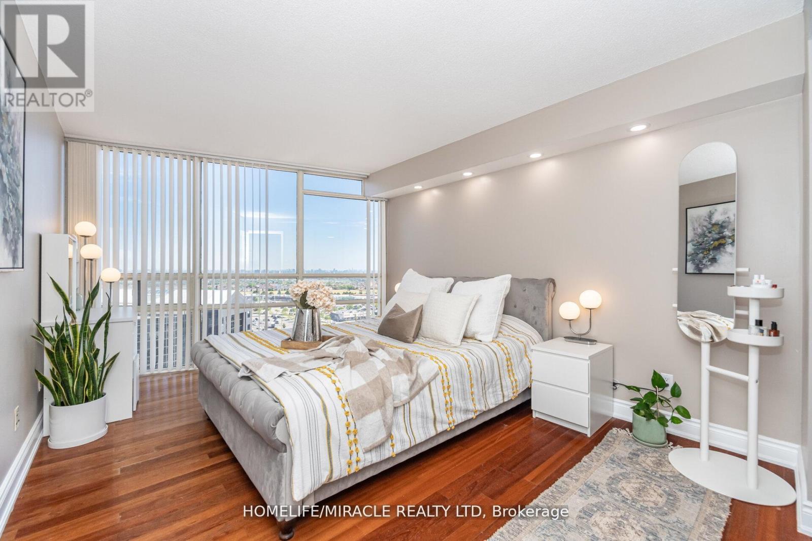 #1701 - 50 Eglinton Ave W, Mississauga, ON - Indoor Photo Showing Bedroom