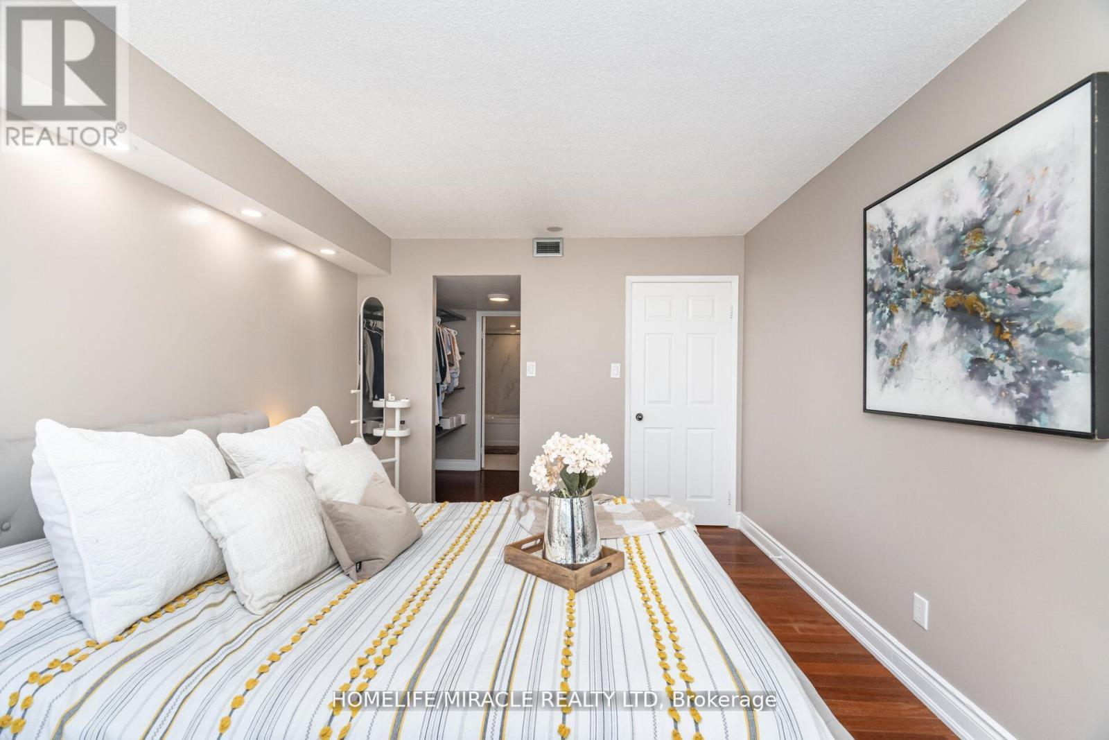 #1701 - 50 Eglinton Ave W, Mississauga, ON - Indoor Photo Showing Bedroom