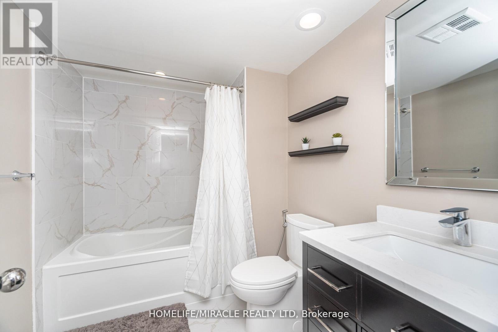 #1701 - 50 Eglinton Ave W, Mississauga, ON - Indoor Photo Showing Bathroom