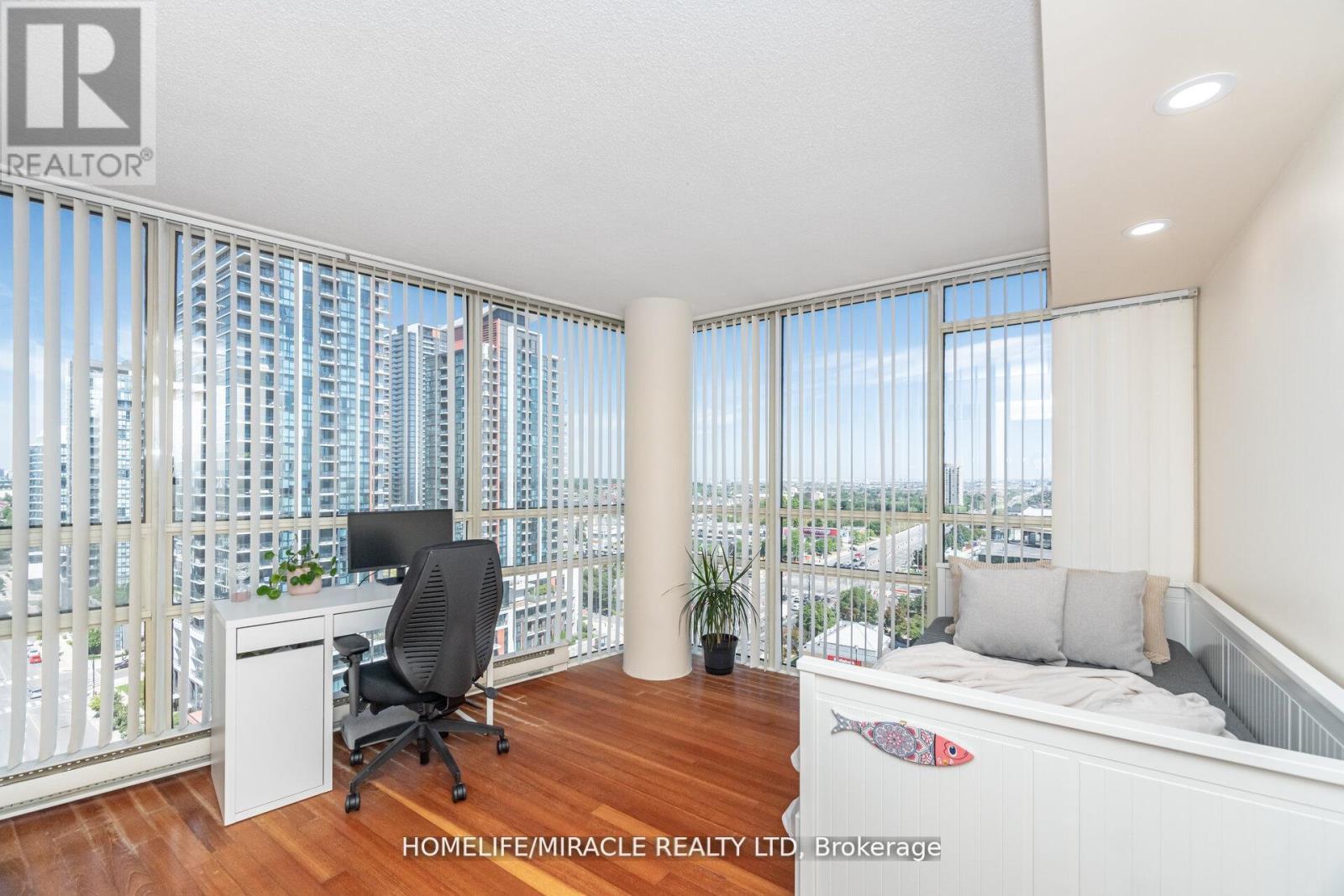 #1701 - 50 Eglinton Ave W, Mississauga, ON - Indoor