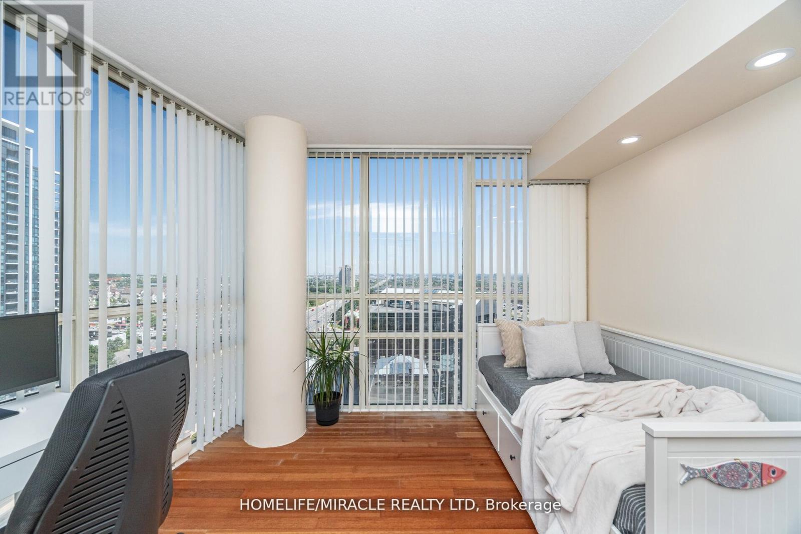 #1701 - 50 Eglinton Ave W, Mississauga, ON - Indoor