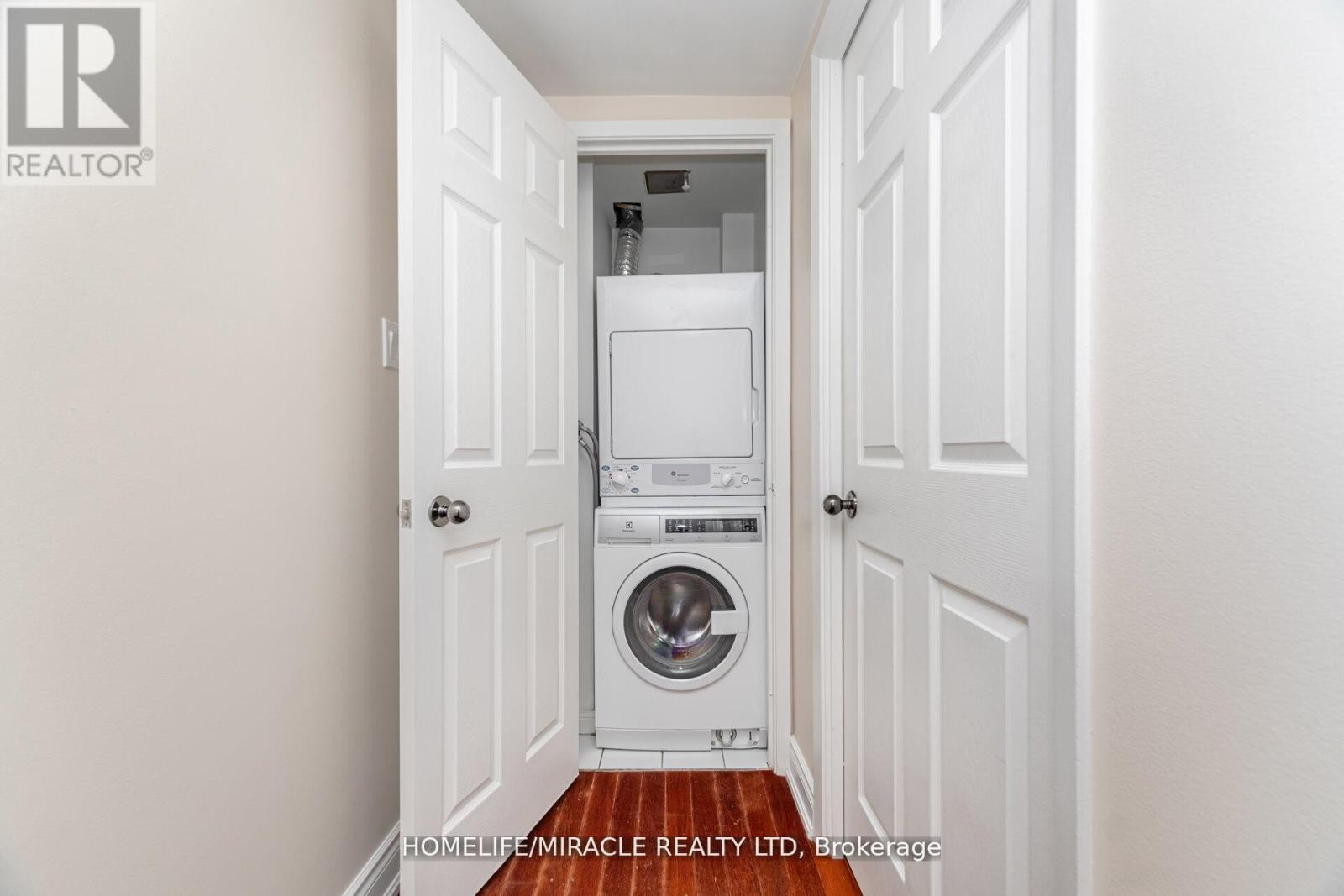 #1701 - 50 Eglinton Ave W, Mississauga, ON - Indoor Photo Showing Laundry Room