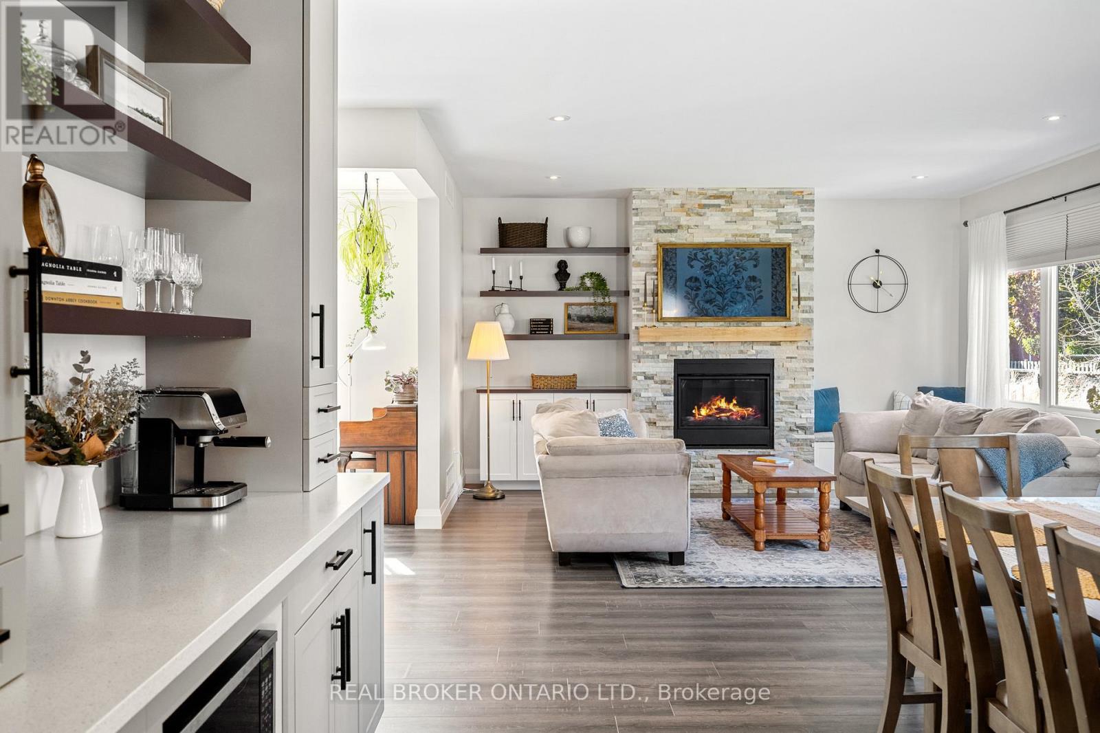 92 Ivy Crescent, Thorold (Confederation Heights), ON - Indoor With Fireplace