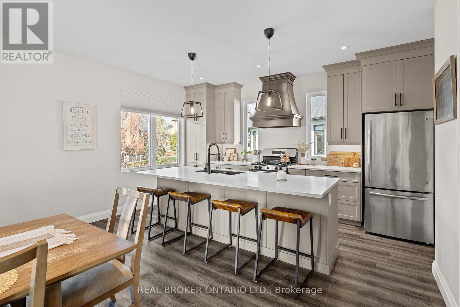 92 Ivy Crescent, Thorold (Confederation Heights), ON - Indoor