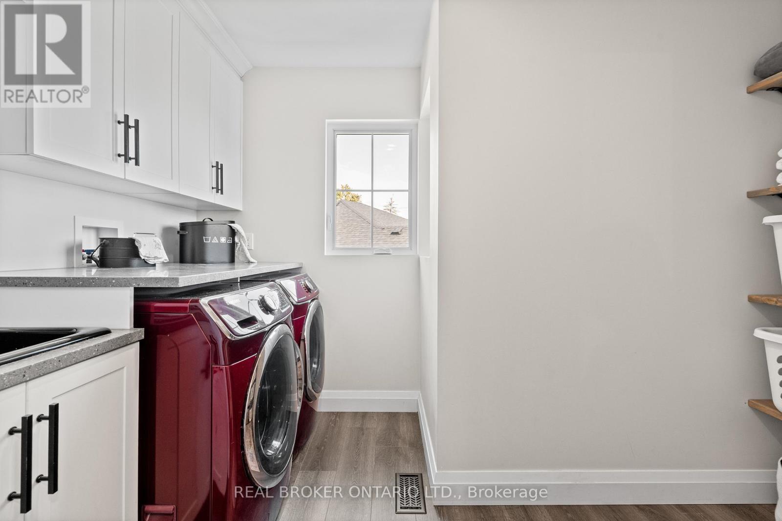 92 Ivy Crescent, Thorold (Confederation Heights), ON - Indoor Photo Showing Laundry Room