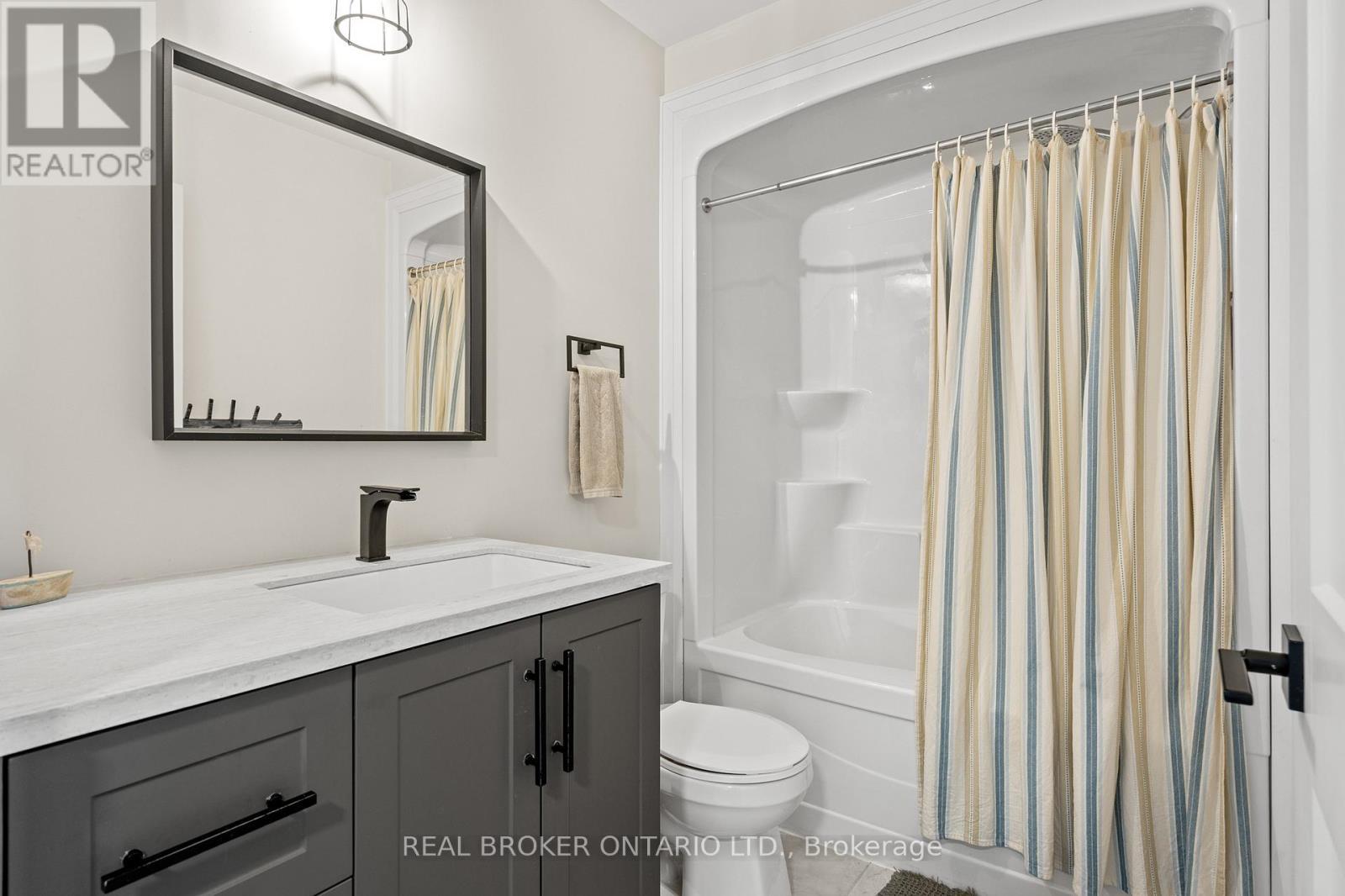 92 Ivy Crescent, Thorold (Confederation Heights), ON - Indoor Photo Showing Bathroom