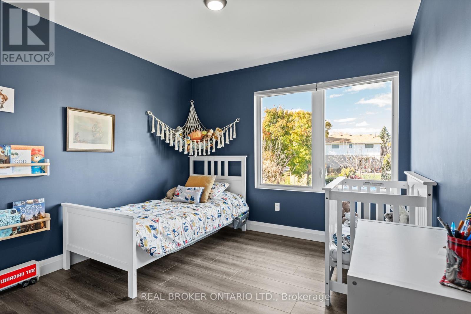 92 Ivy Crescent, Thorold (Confederation Heights), ON - Indoor Photo Showing Bedroom