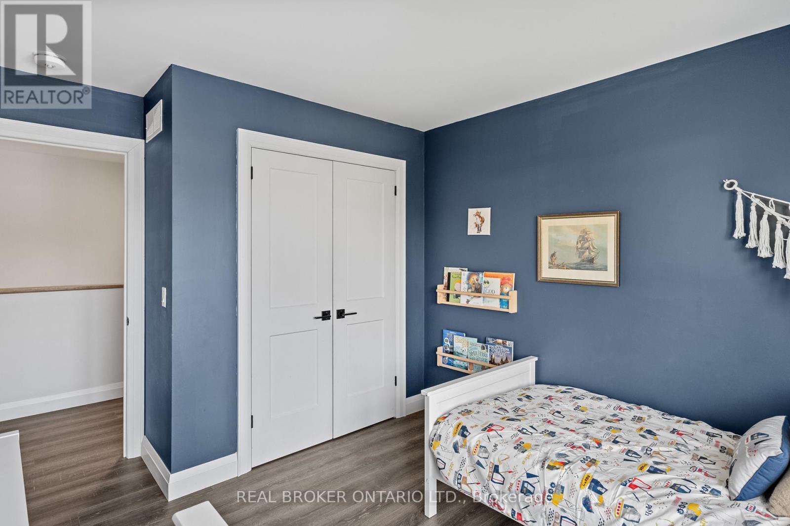 92 Ivy Crescent, Thorold (Confederation Heights), ON - Indoor Photo Showing Bedroom