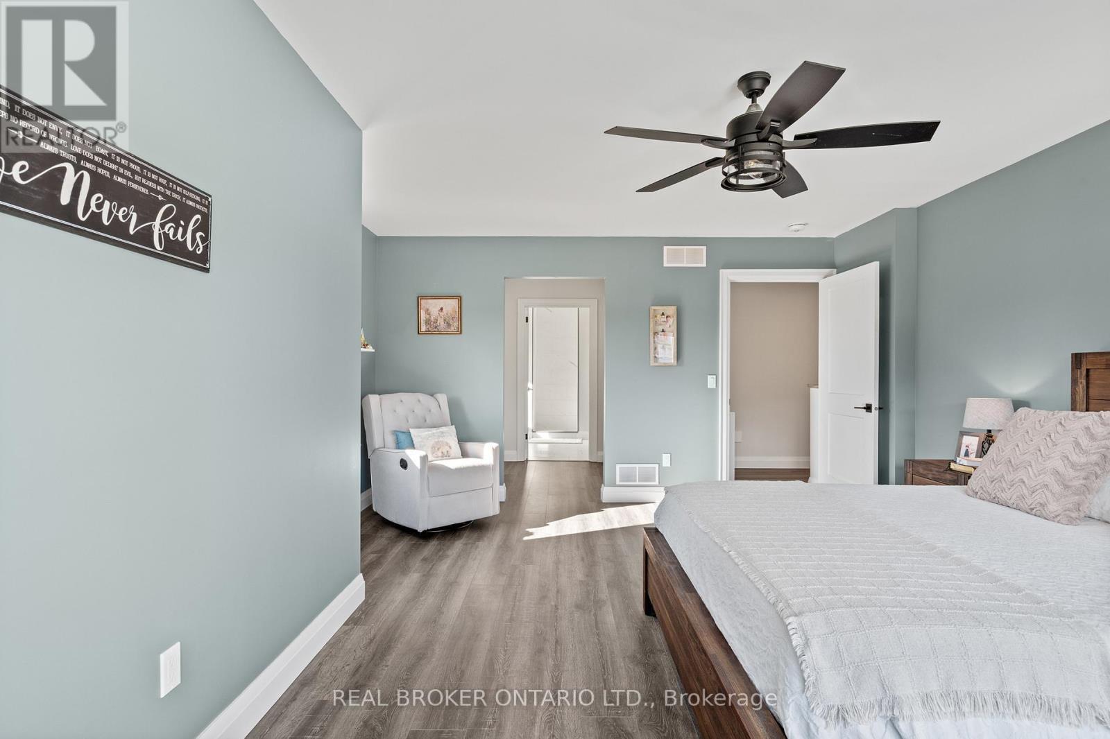 92 Ivy Crescent, Thorold (Confederation Heights), ON - Indoor Photo Showing Bedroom