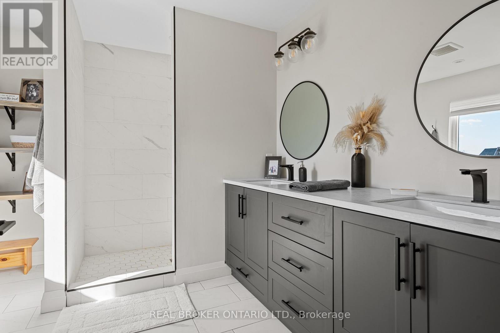 92 Ivy Crescent, Thorold (Confederation Heights), ON - Indoor Photo Showing Bathroom