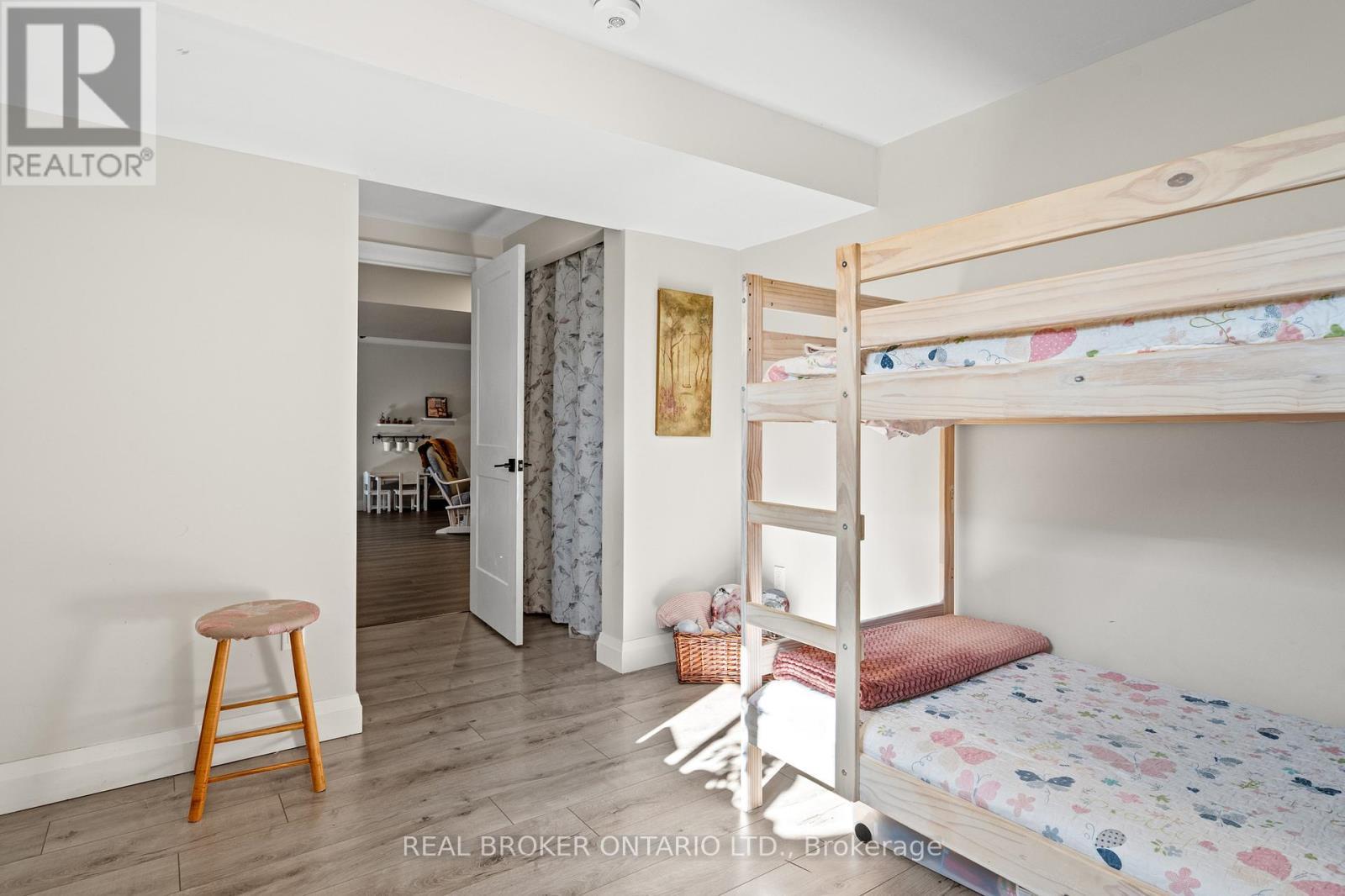 92 Ivy Crescent, Thorold (Confederation Heights), ON - Indoor Photo Showing Bedroom