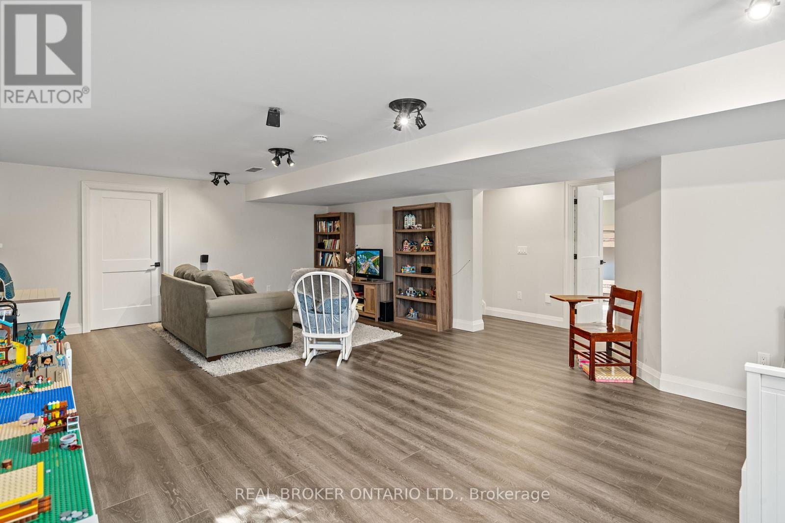 92 Ivy Crescent, Thorold (Confederation Heights), ON - Indoor