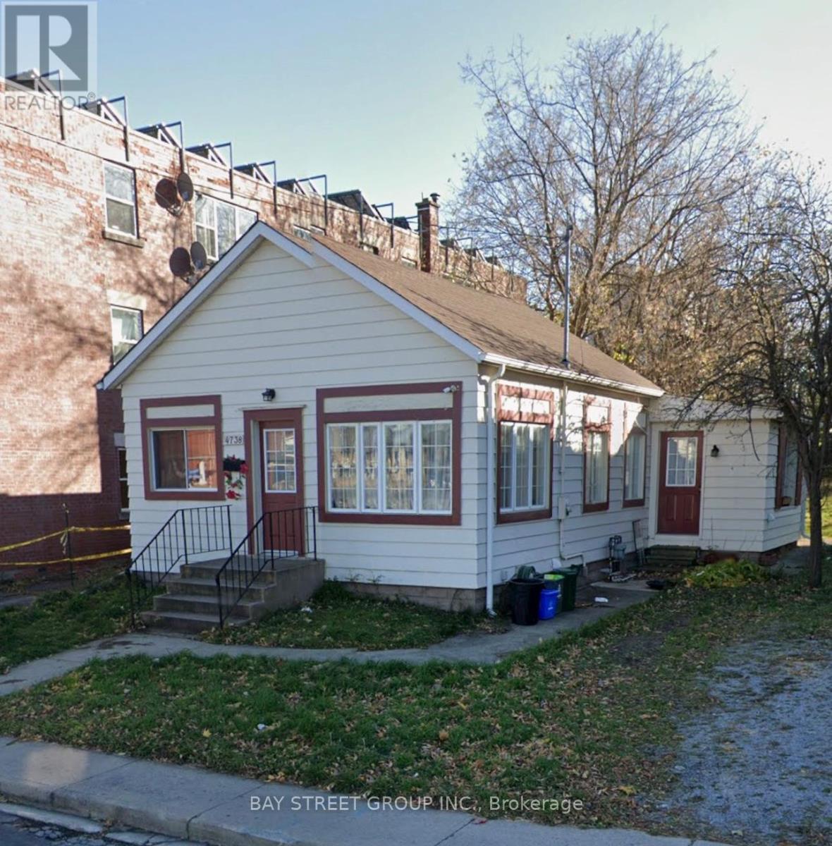 4738 Huron Street, Niagara Falls, ON - Outdoor