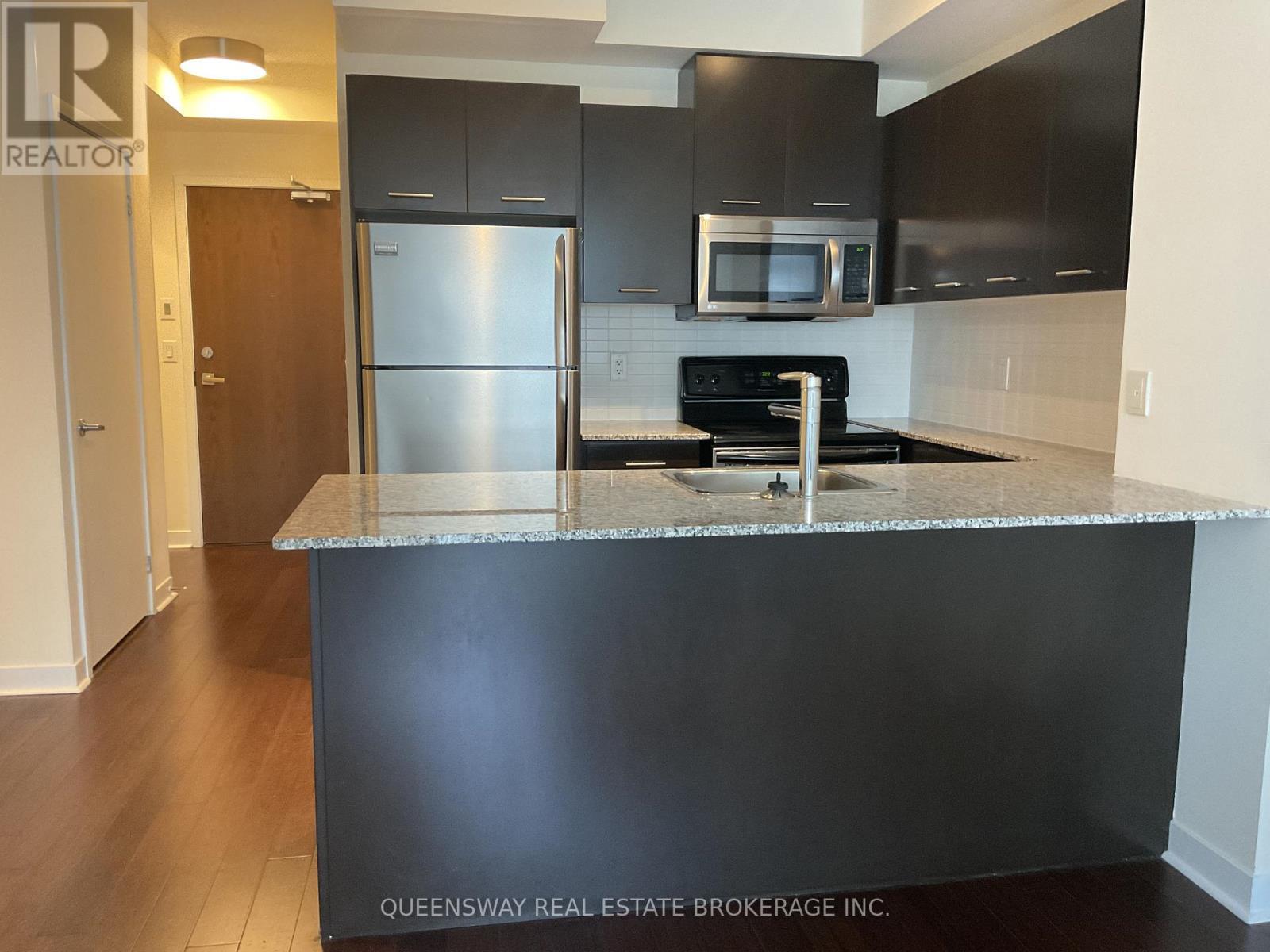 2104 - 360 Square One Drive, Mississauga, ON - Indoor Photo Showing Kitchen