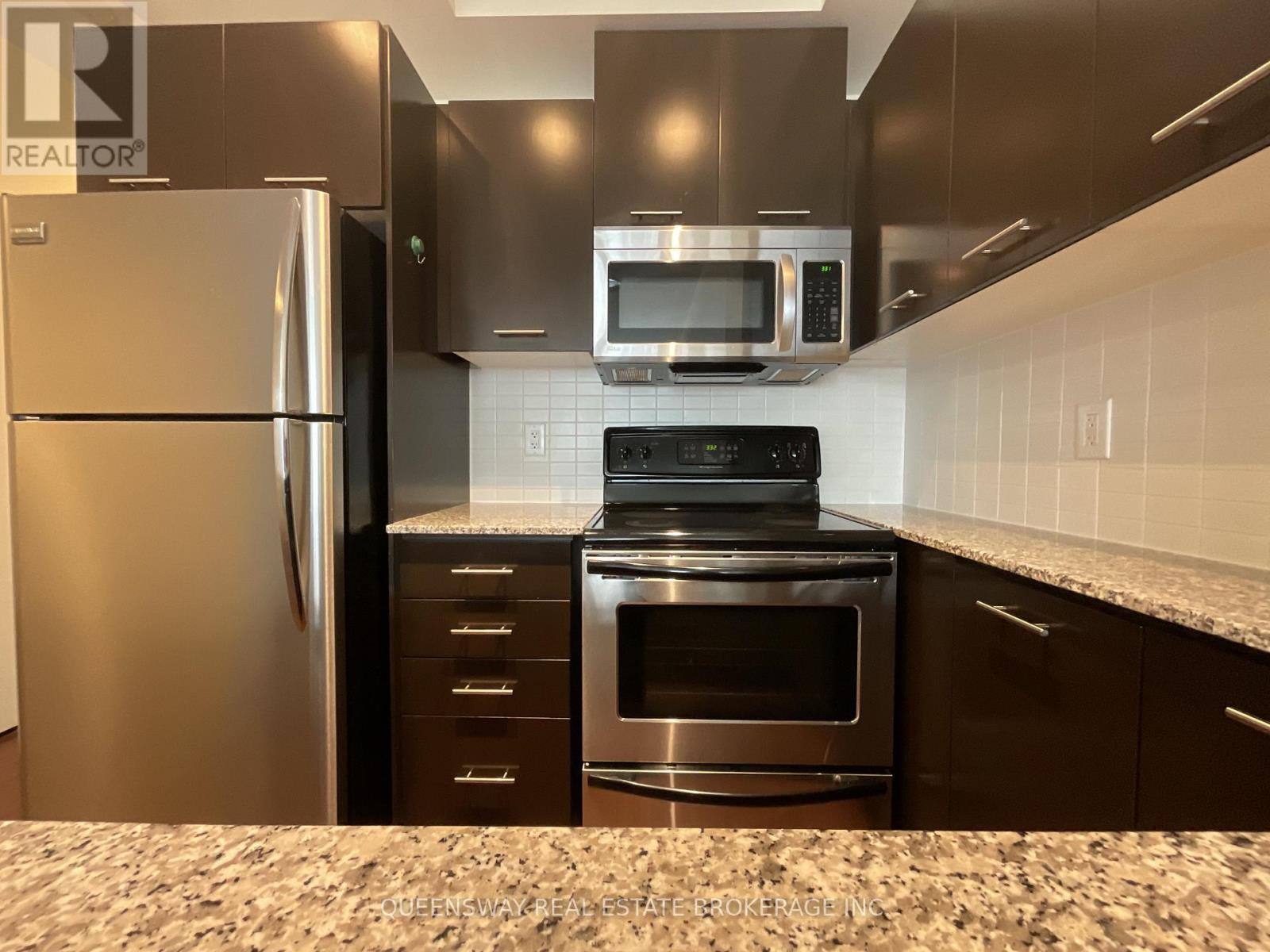 2104 - 360 Square One Drive, Mississauga, ON - Indoor Photo Showing Kitchen