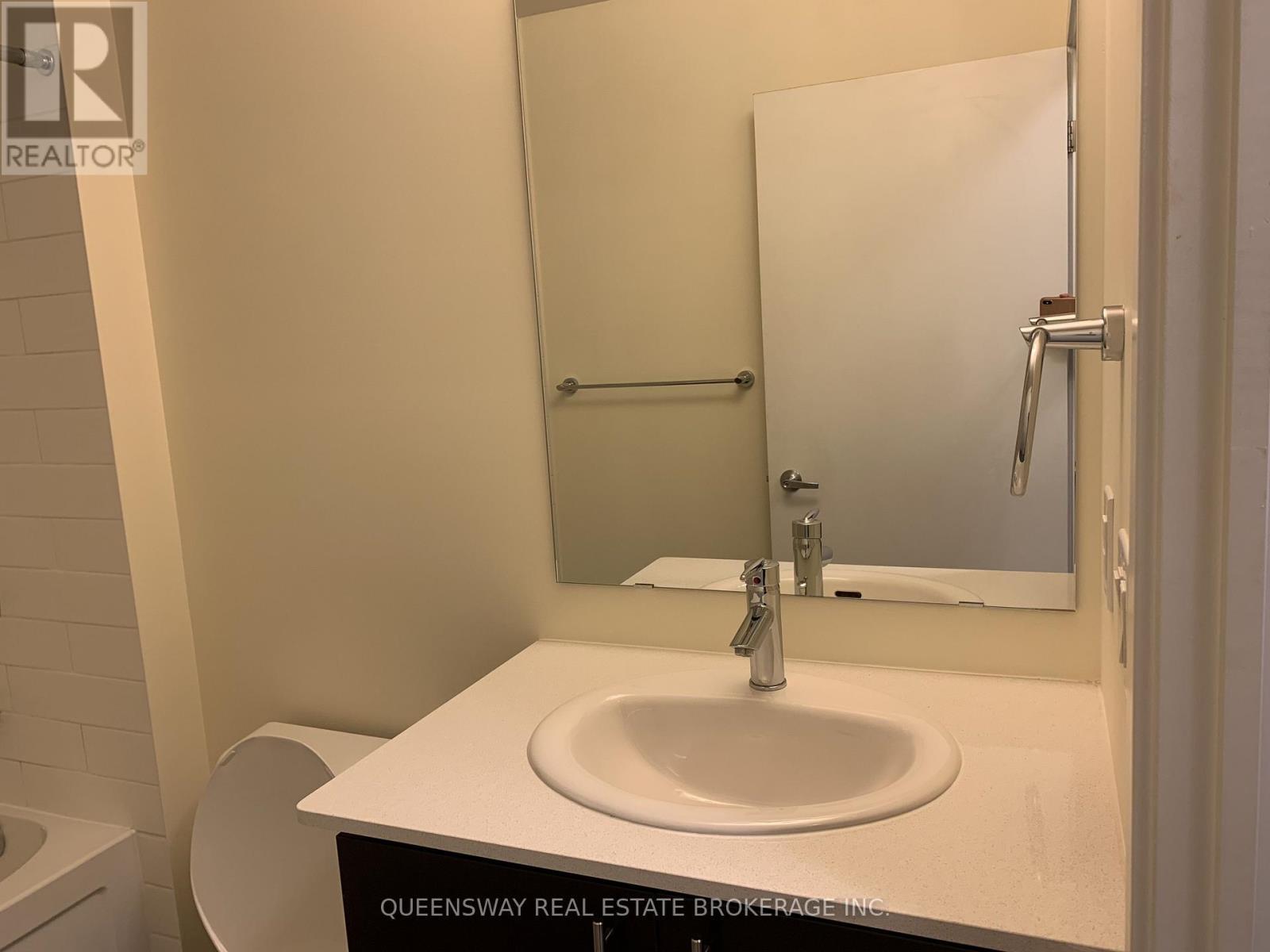 2104 - 360 Square One Drive, Mississauga, ON - Indoor Photo Showing Bathroom