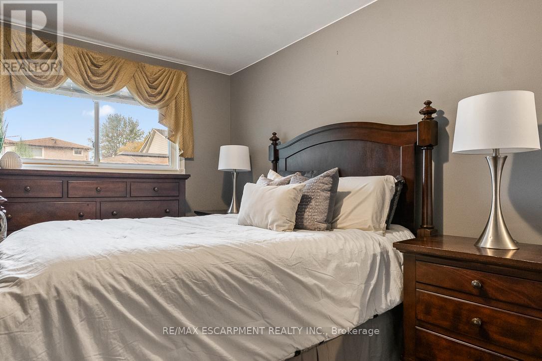 941 Stainton Drive, Mississauga, ON - Indoor Photo Showing Bedroom