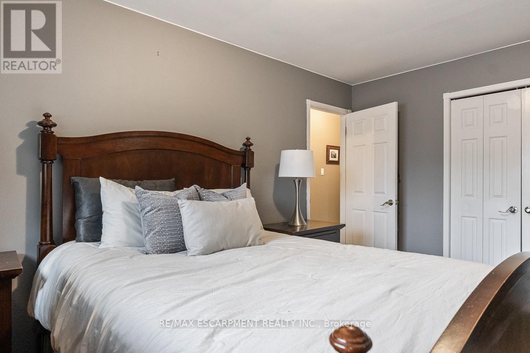 941 Stainton Drive, Mississauga, ON - Indoor Photo Showing Bedroom