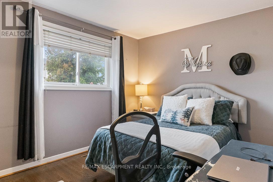941 Stainton Drive, Mississauga, ON - Indoor Photo Showing Bedroom