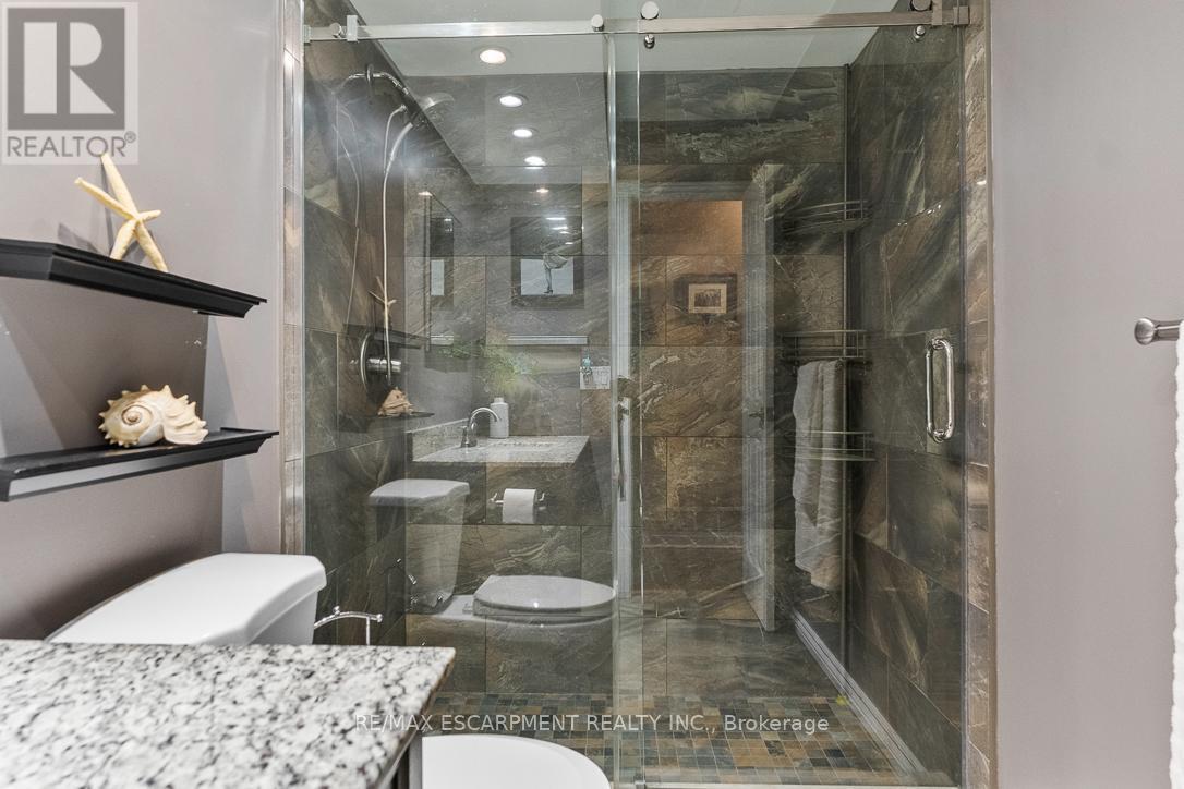 941 Stainton Drive, Mississauga, ON - Indoor Photo Showing Bathroom