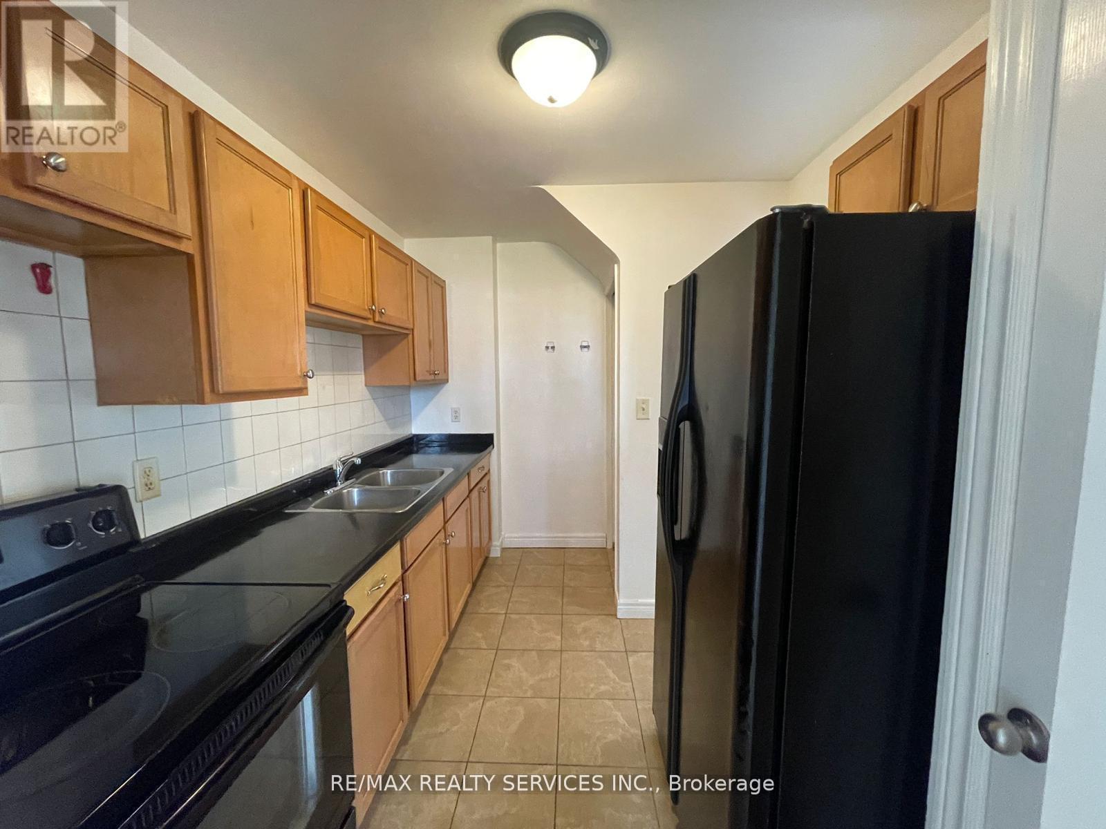 97 - 1730 Columbia Court, Windsor, ON - Indoor Photo Showing Kitchen With Double Sink
