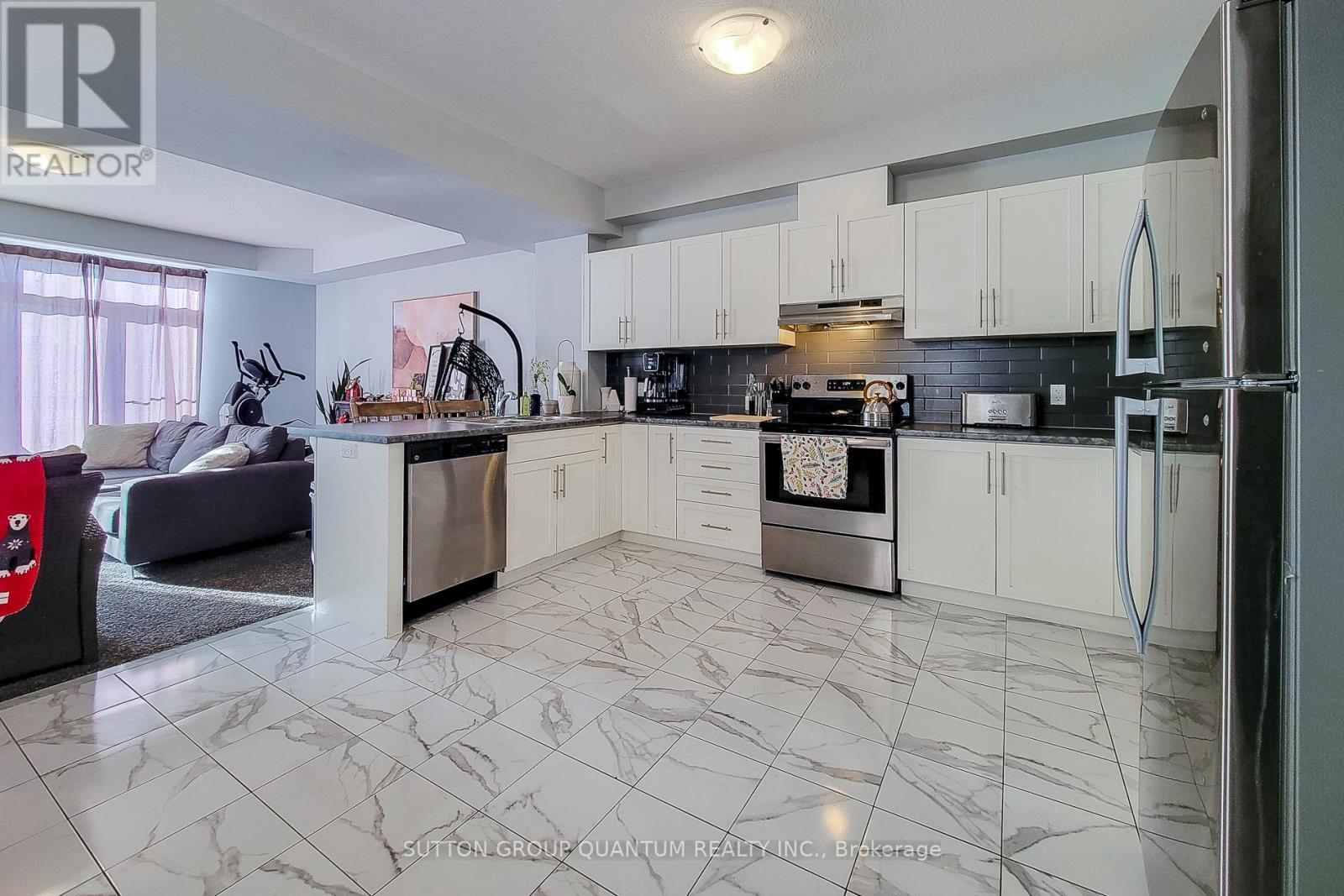 33 Fairgrounds Drive, Hamilton, ON - Indoor Photo Showing Kitchen With Stainless Steel Kitchen