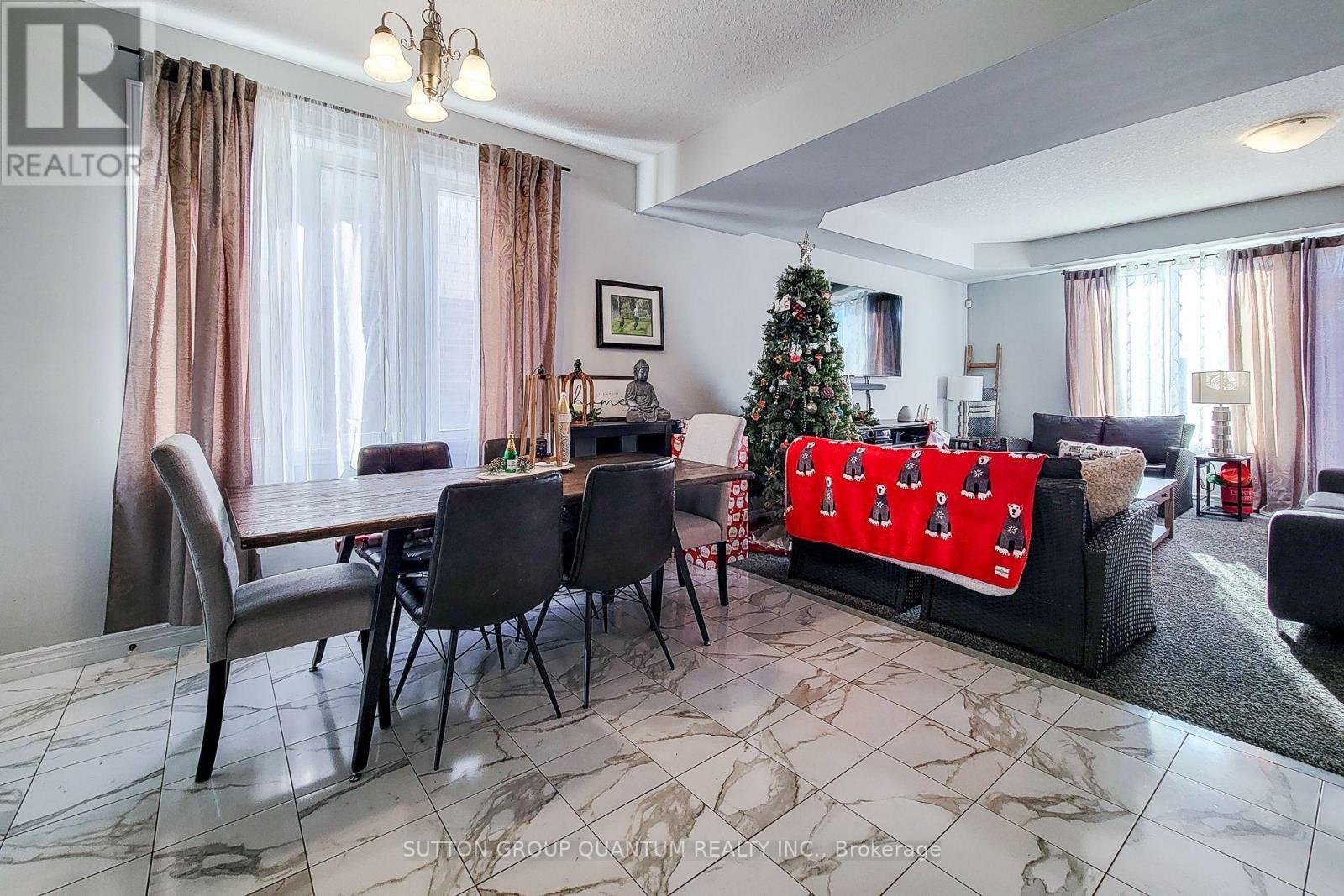 33 Fairgrounds Drive, Hamilton, ON - Indoor Photo Showing Dining Room