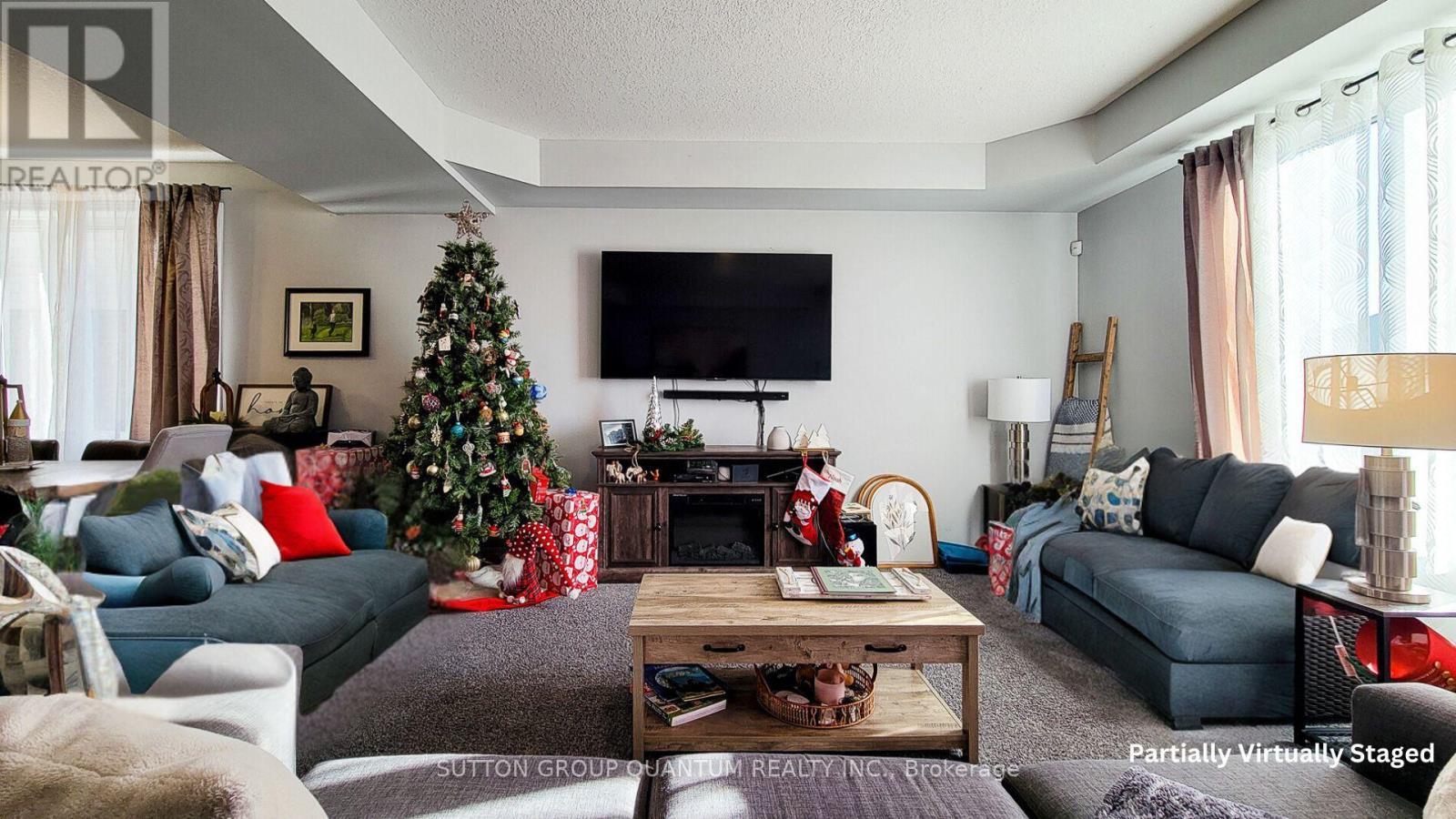 33 Fairgrounds Drive, Hamilton, ON - Indoor Photo Showing Living Room