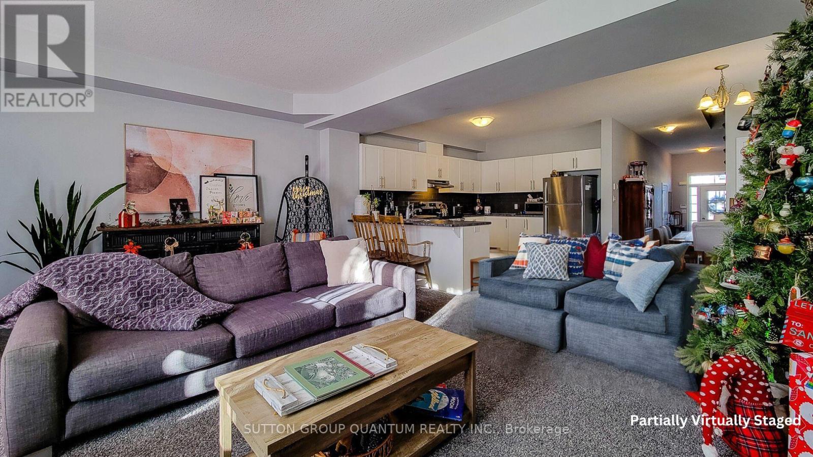 33 Fairgrounds Drive, Hamilton, ON - Indoor Photo Showing Living Room