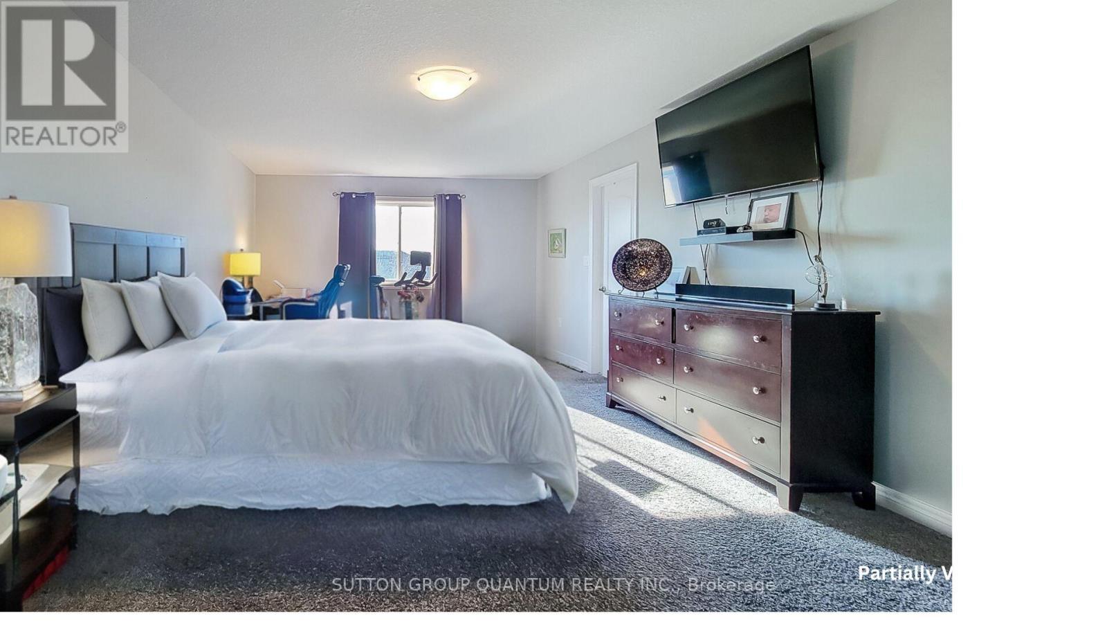 33 Fairgrounds Drive, Hamilton, ON - Indoor Photo Showing Bedroom
