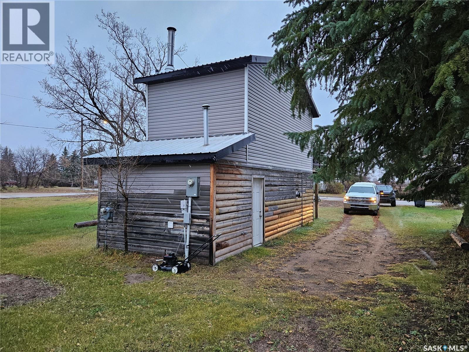 180 Main Street, Kisbey, SK - Outdoor