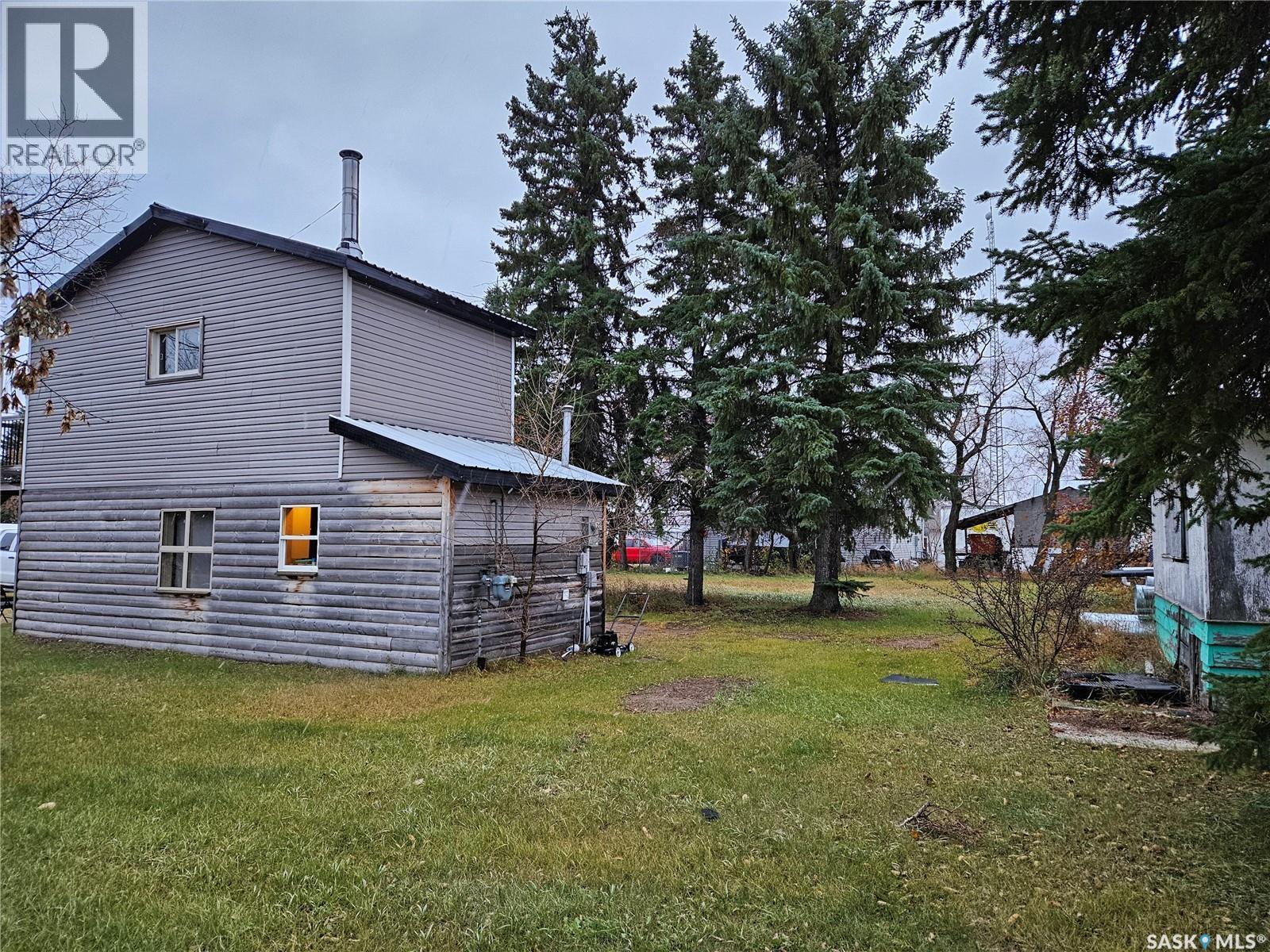 180 Main Street, Kisbey, SK - Outdoor